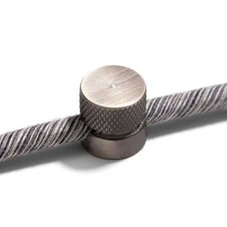 Pasacables de metal para paredes y techos