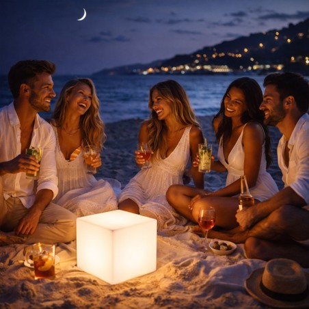 Geometrische RGB-LED-Aussenleuchte, solar und wiederaufladbar