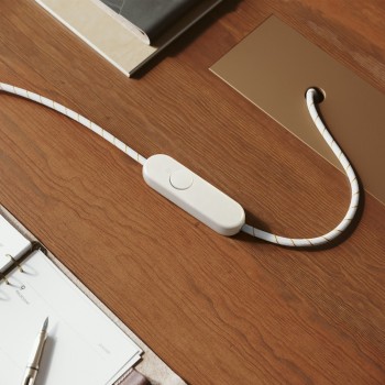 Universeller Touch-Dimmer für LED- und Glühlampen-Tischleuchten.