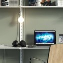 Schwarze magnetische Lampenfassung mit Schalter und Stecker