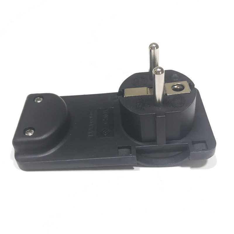 Flacher Stecker hinter Moebeln Farbe